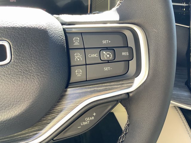 New 2023 Jeep Wagoneer Series III w/ Preferred Equipment Group image 12