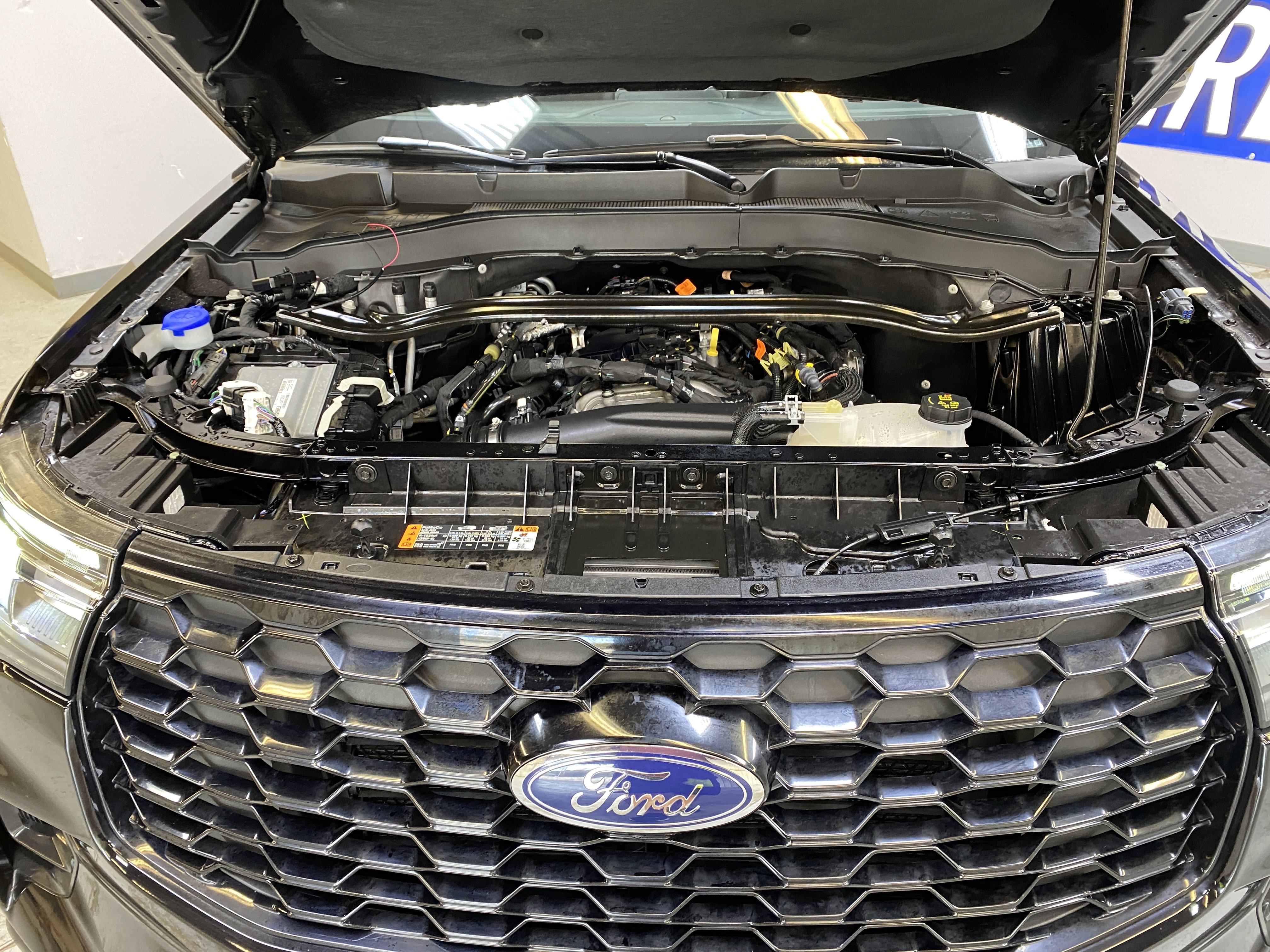 Used 2025 Ford Explorer ST-Line image 9