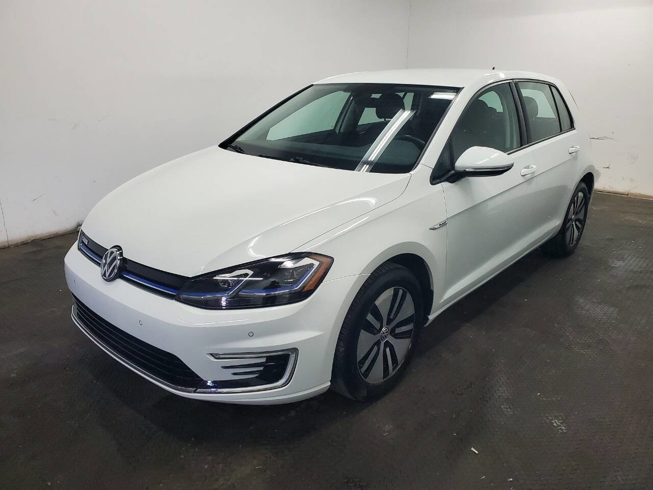 Used 2017 Volkswagen e-Golf SEL Premium FWD image 1
