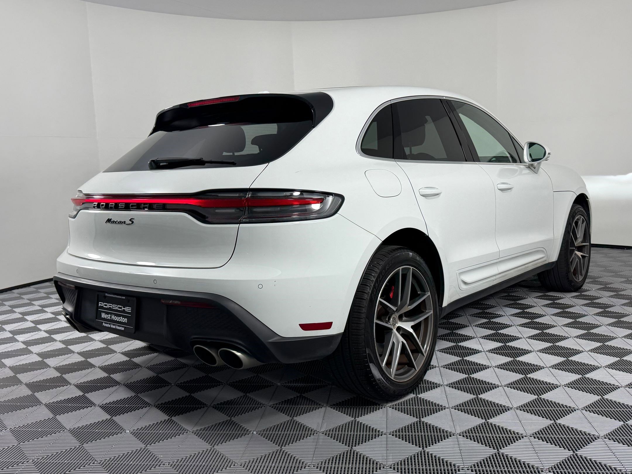 Used 2022 Porsche Macan S image 9