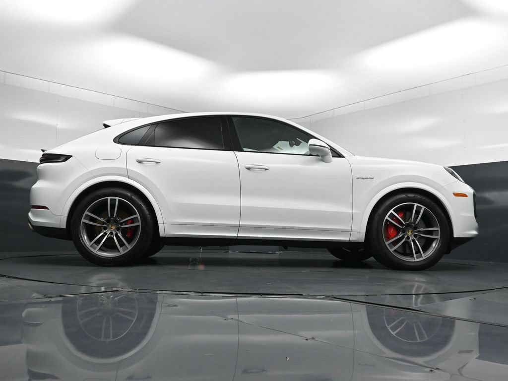 Used 2024 Porsche Cayenne Turbo AWD/4WD image 28