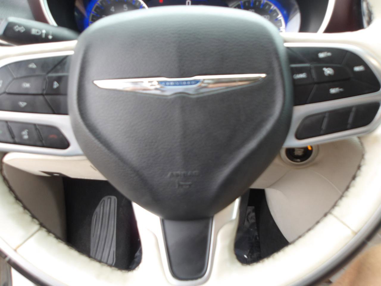 Used 2020 Chrysler Pacifica Limited FWD image 19