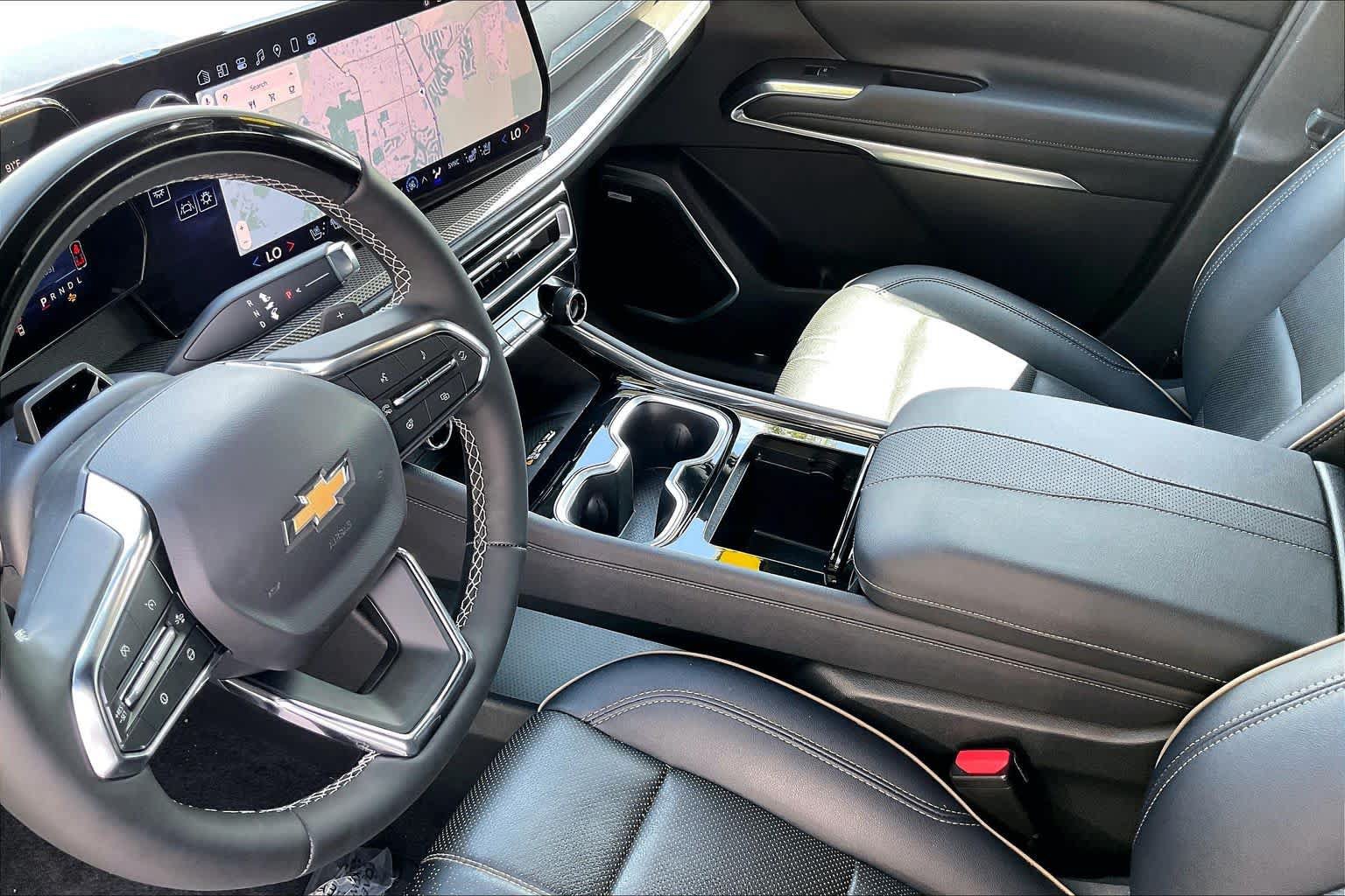 Used 2025 Chevrolet Traverse High Country w/ LPO, Floor Liner Package FWD image 32