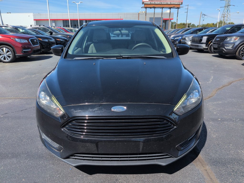 Used 2018 Ford Focus SE w/ SE Appearance Package FWD image 9