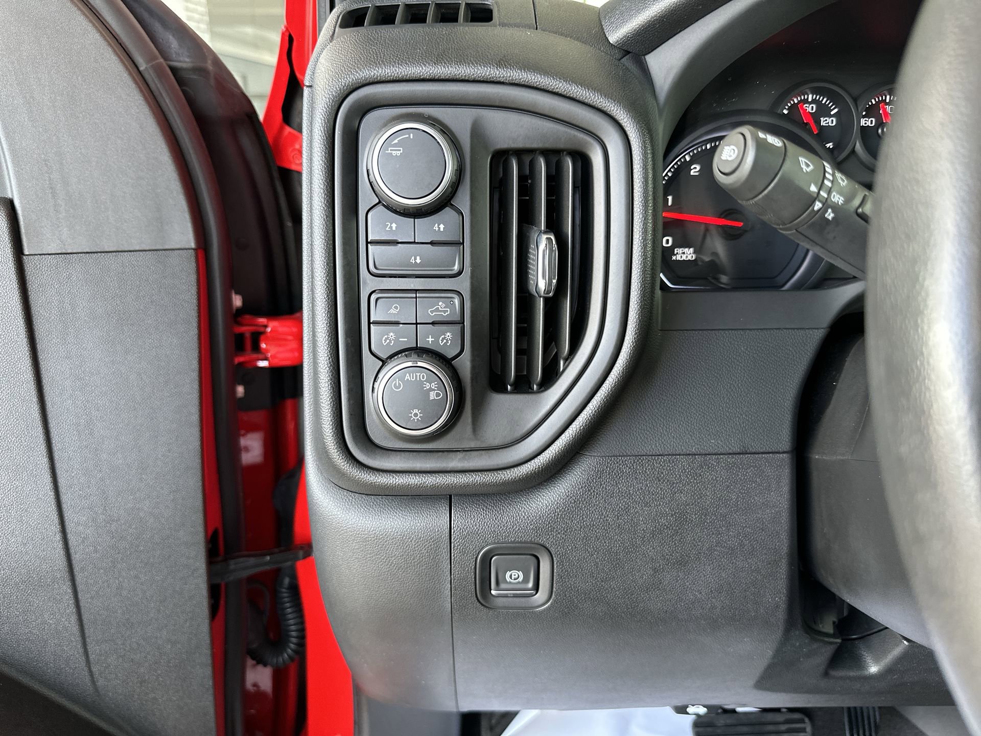 Used 2024 Chevrolet Silverado 2500 Custom w/ Custom Value Package AWD/4WD image 18