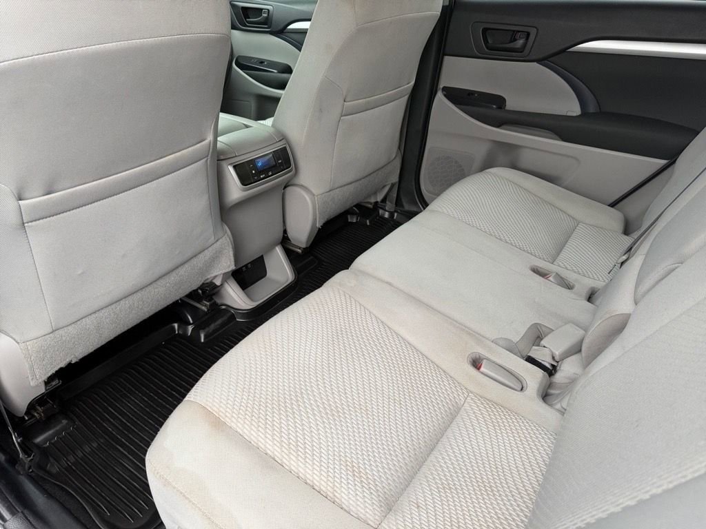 Used 2019 Toyota Highlander LE image 13