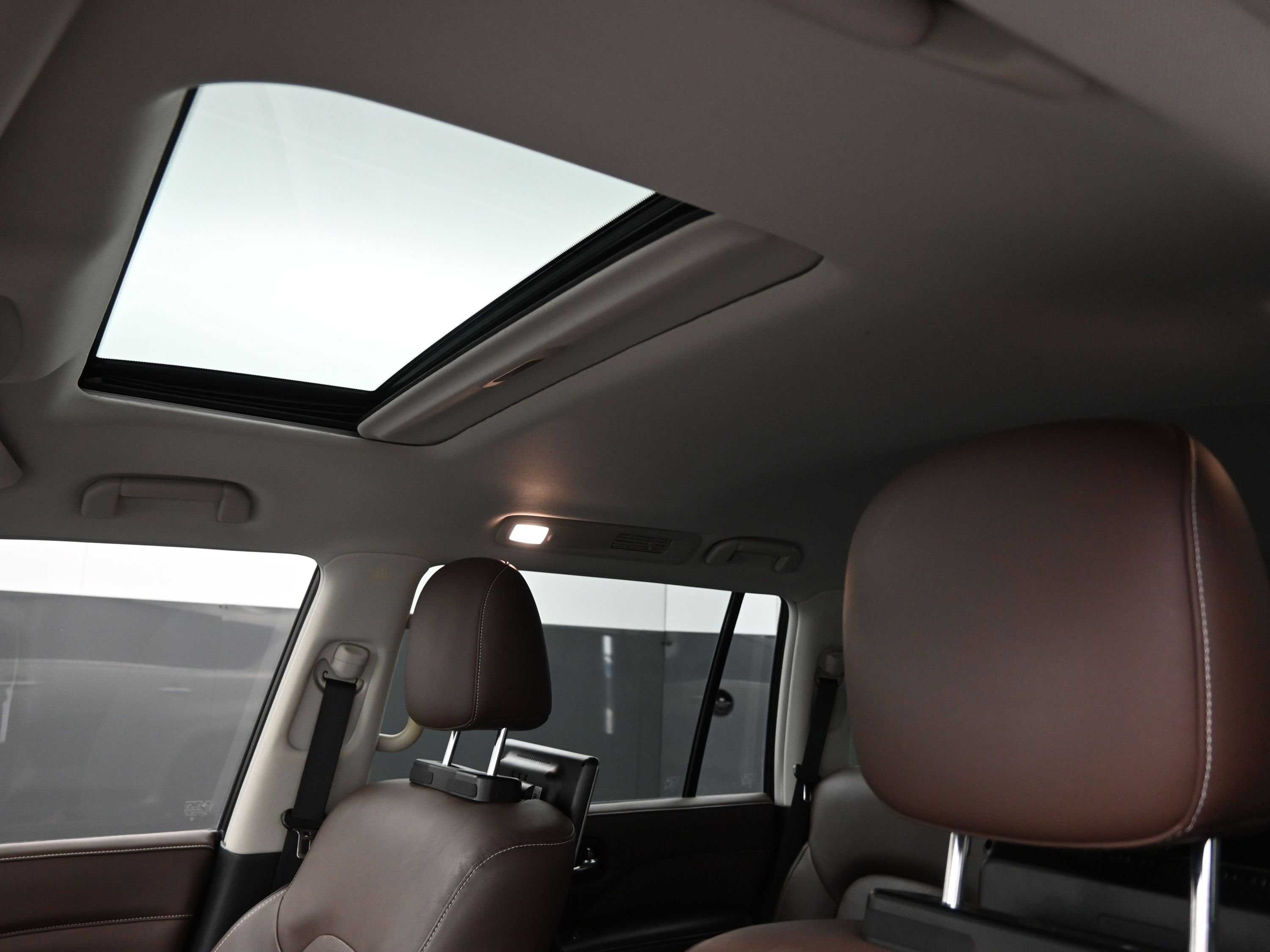 Used 2023 INFINITI QX80 Premium Select w/ All-Season Package image 23