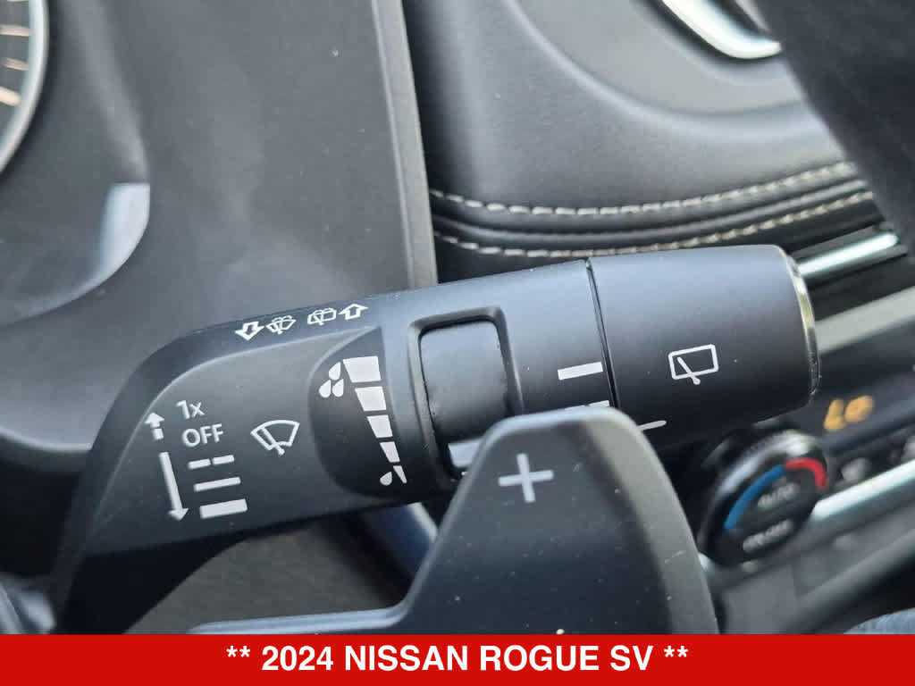 Used 2024 Nissan Rogue SV AWD/4WD image 23