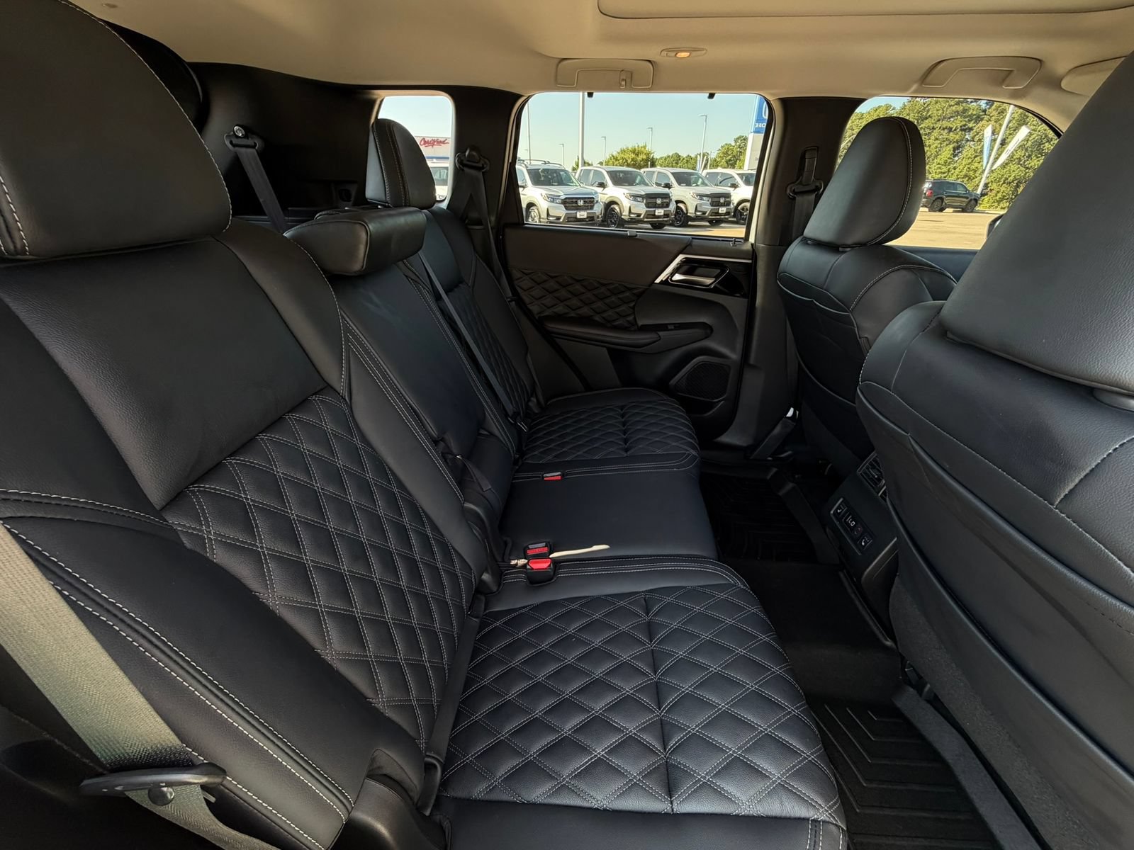 Used 2024 Mitsubishi Outlander SEL AWD/4WD image 30