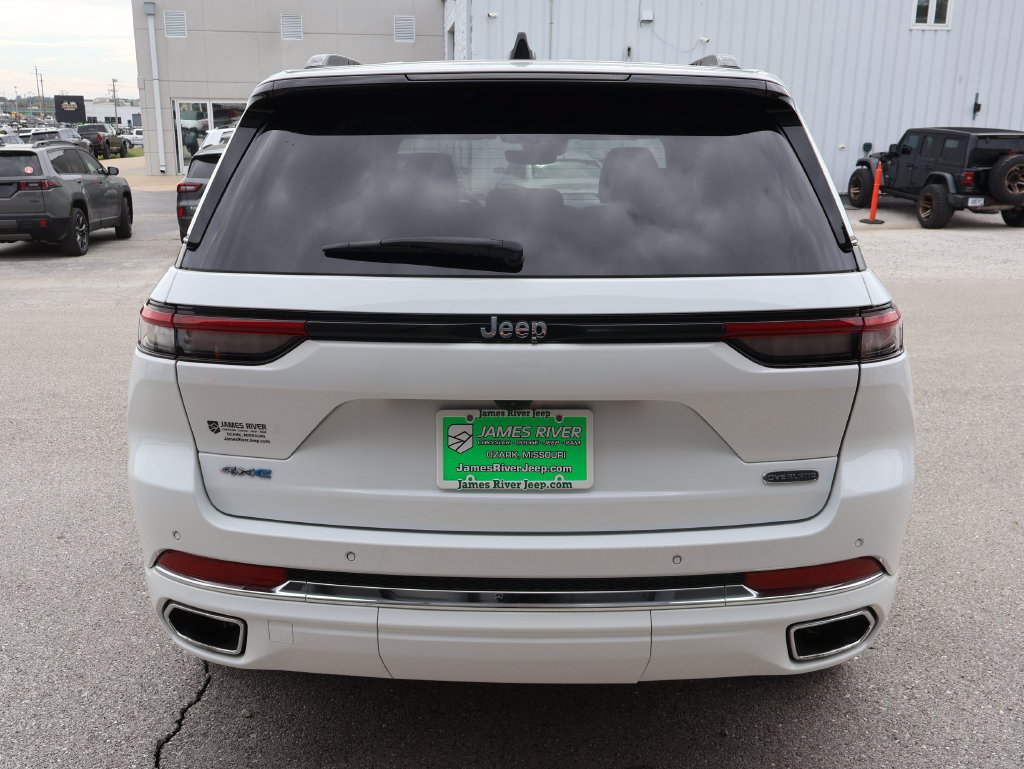 Used 2023 Jeep Grand Cherokee Overland AWD/4WD image 4