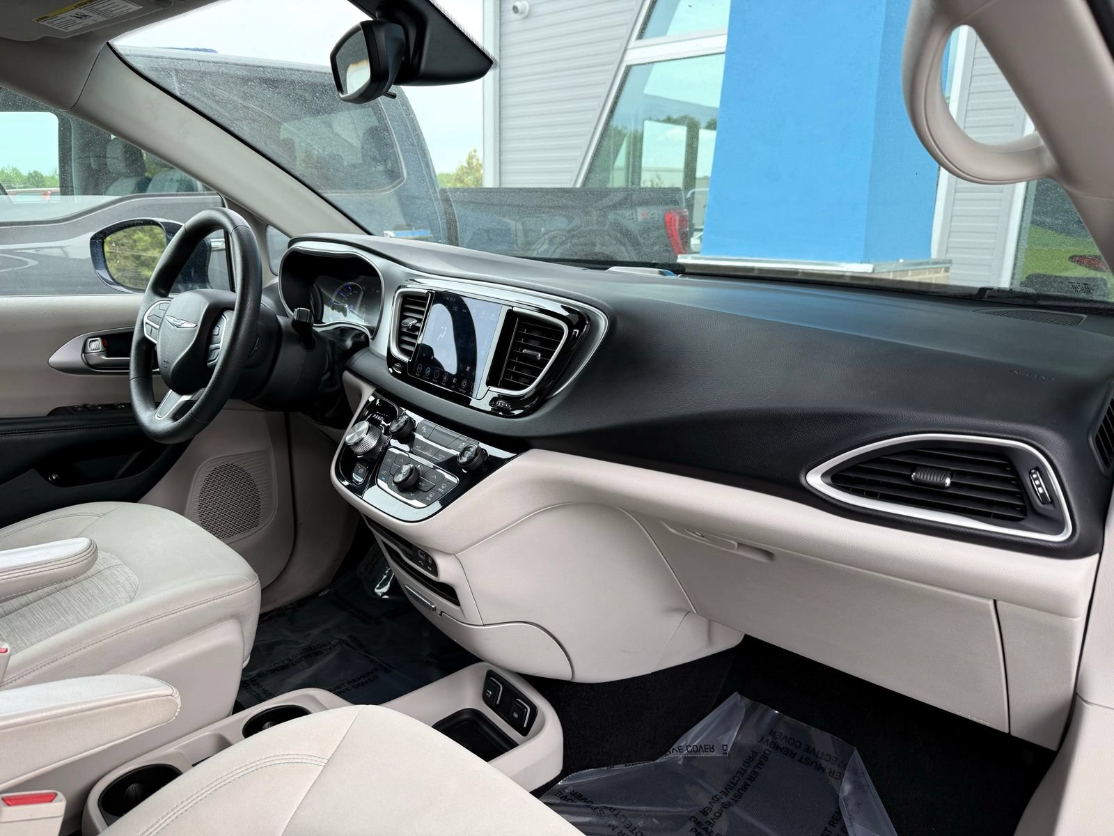 Used 2018 Chrysler Pacifica Touring Plus FWD image 31