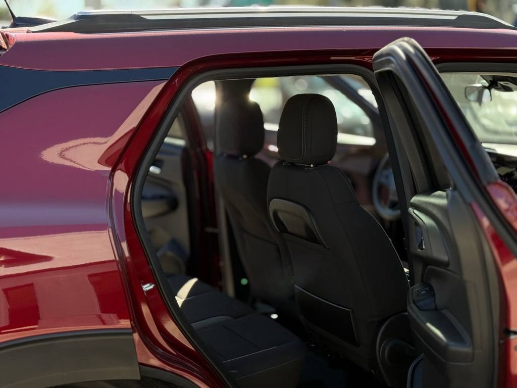 Used 2025 Chevrolet TrailBlazer LT image 31