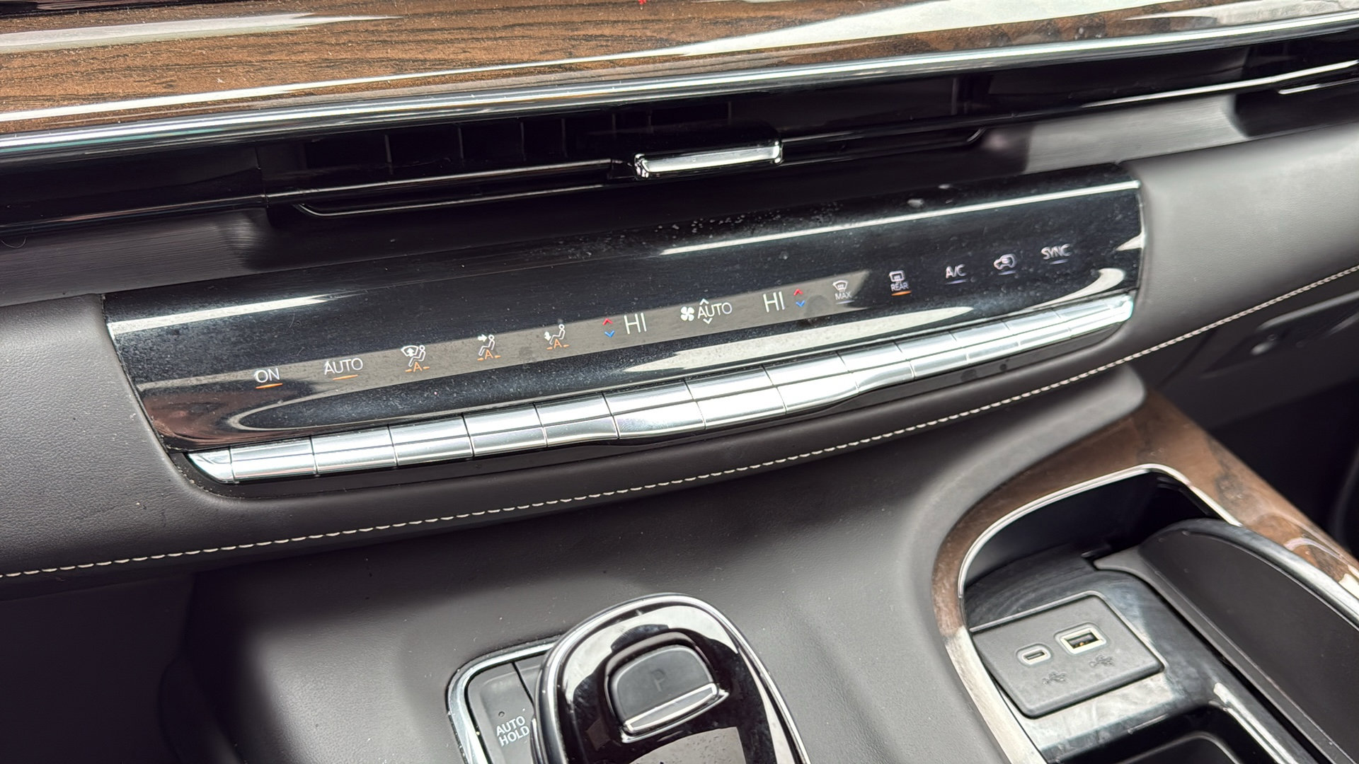 Certified 2024 Cadillac Escalade Premium Luxury Platinum AWD/4WD image 21