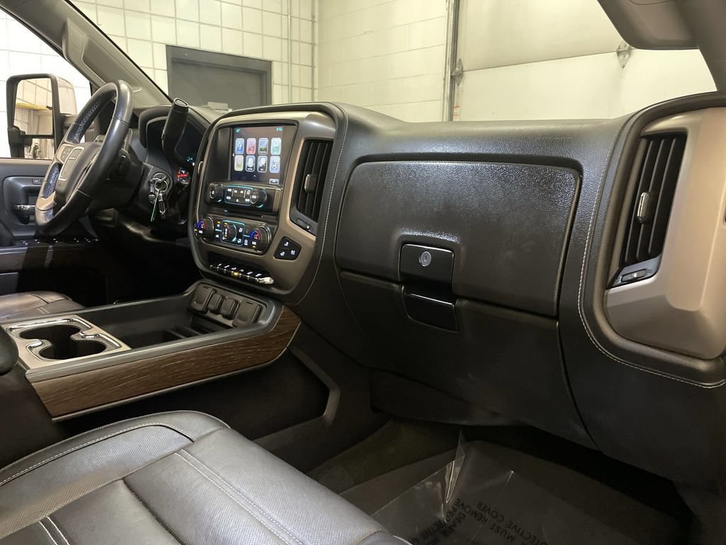 Used 2018 GMC Sierra 2500 Denali w/ Duramax Plus Package AWD/4WD image 19