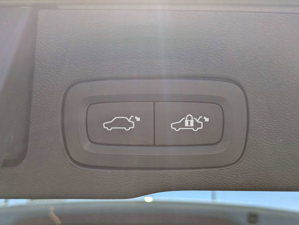 Used 2023 Volvo XC60 B5 Plus w/ Protection Package Premier FWD image 14