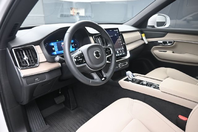 Used 2026 Volvo XC90 B6 Plus w/ Protection Package Premier AWD/4WD image 18