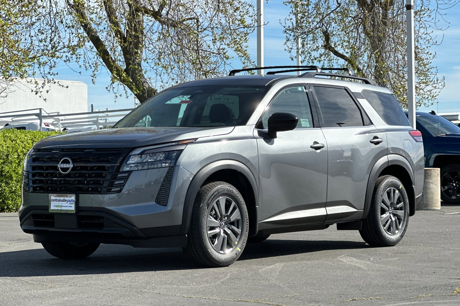 New 2026 Nissan Pathfinder SV image 8