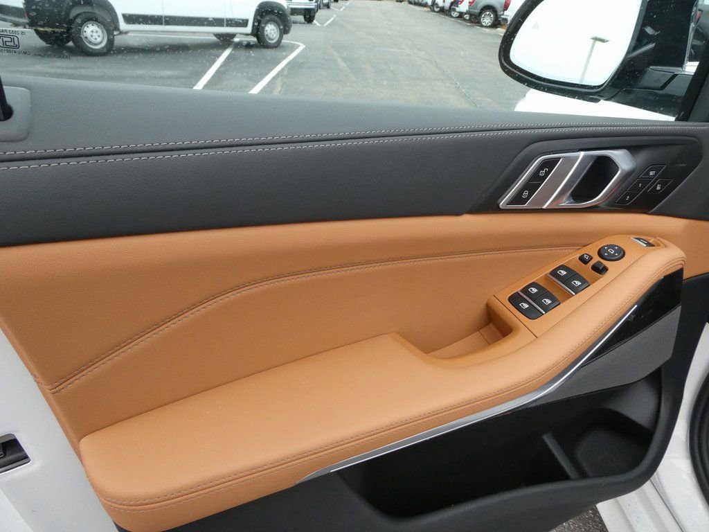 Used 2026 BMW X5 M60i AWD/4WD image 38