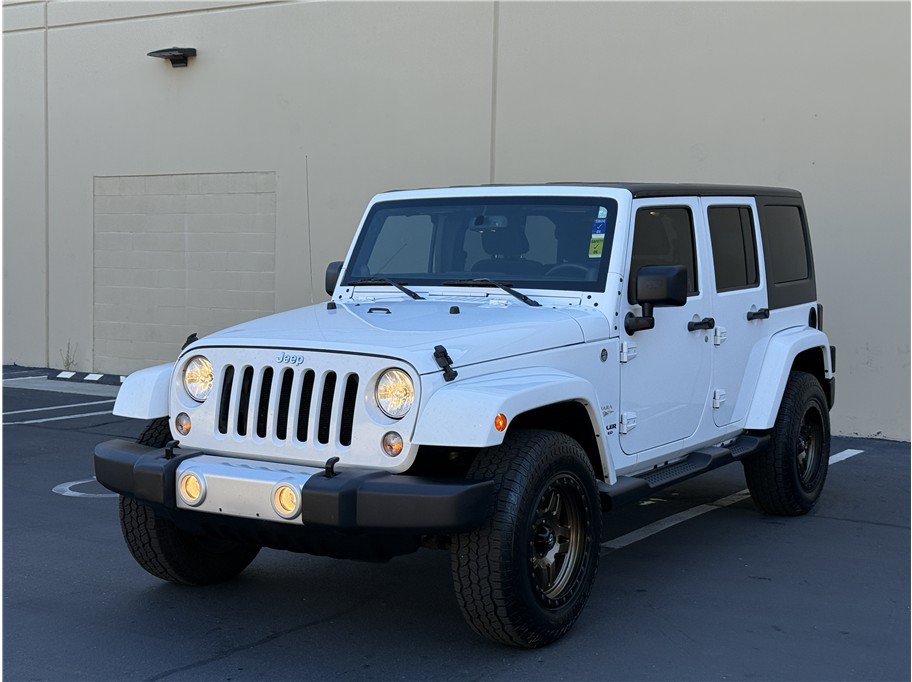 Used 2014 Jeep Wrangler Unlimited Sahara w/ Connectivity Group AWD/4WD image 1