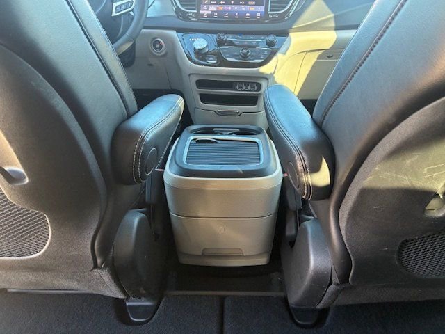 Used 2024 Chrysler Pacifica Touring-L image 20