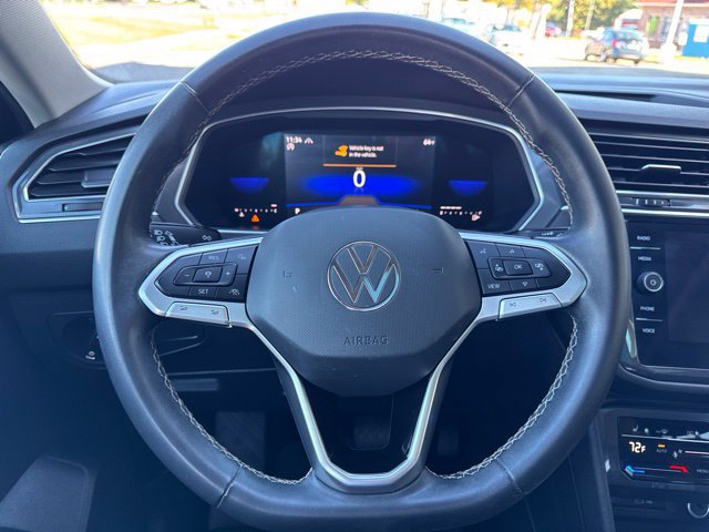 Certified 2022 Volkswagen Tiguan SE w/ Panoramic Sunroof Package AWD/4WD image 12