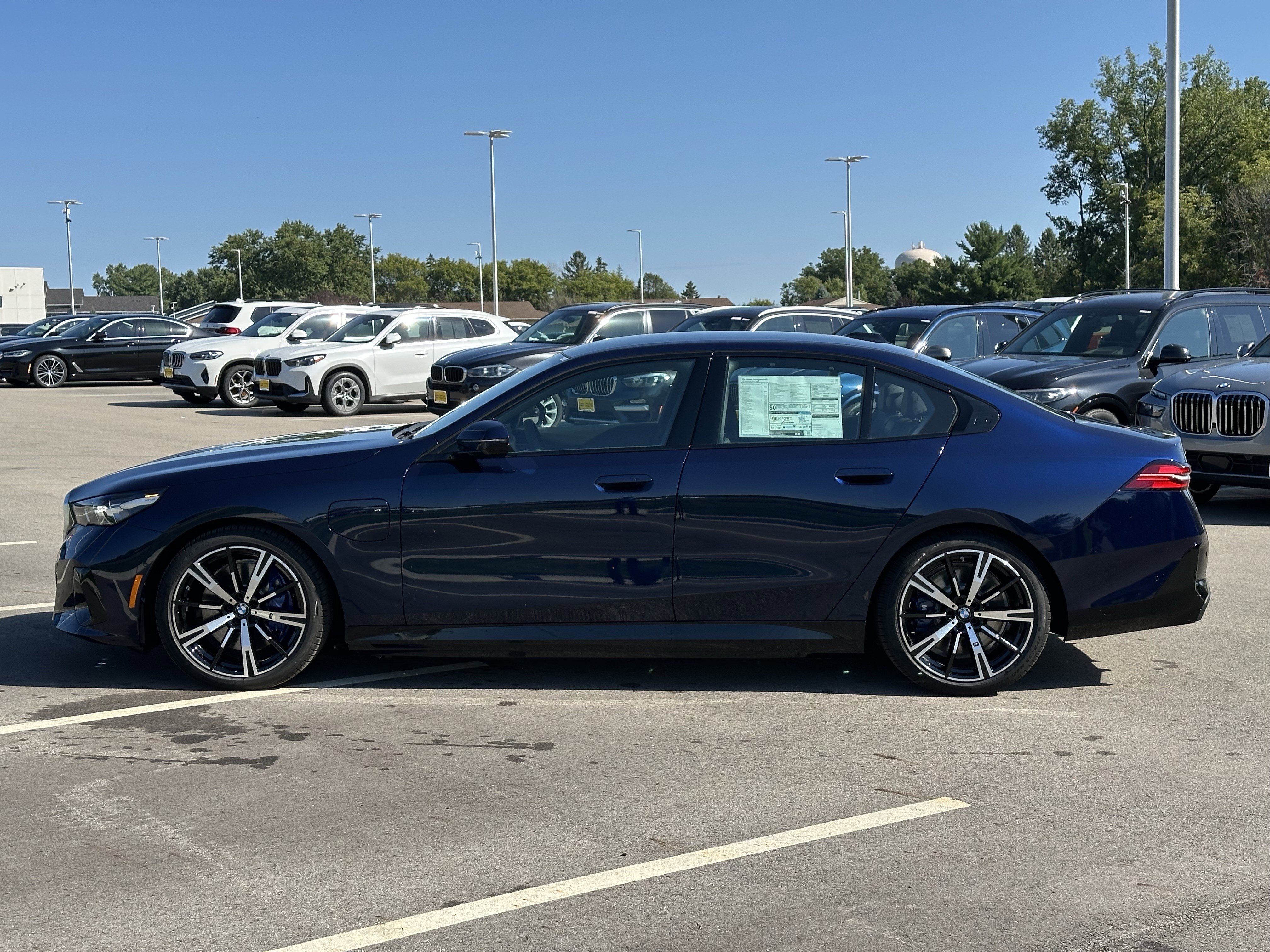 New 2026 BMW 550e xDrive w/ Executive Package image 4