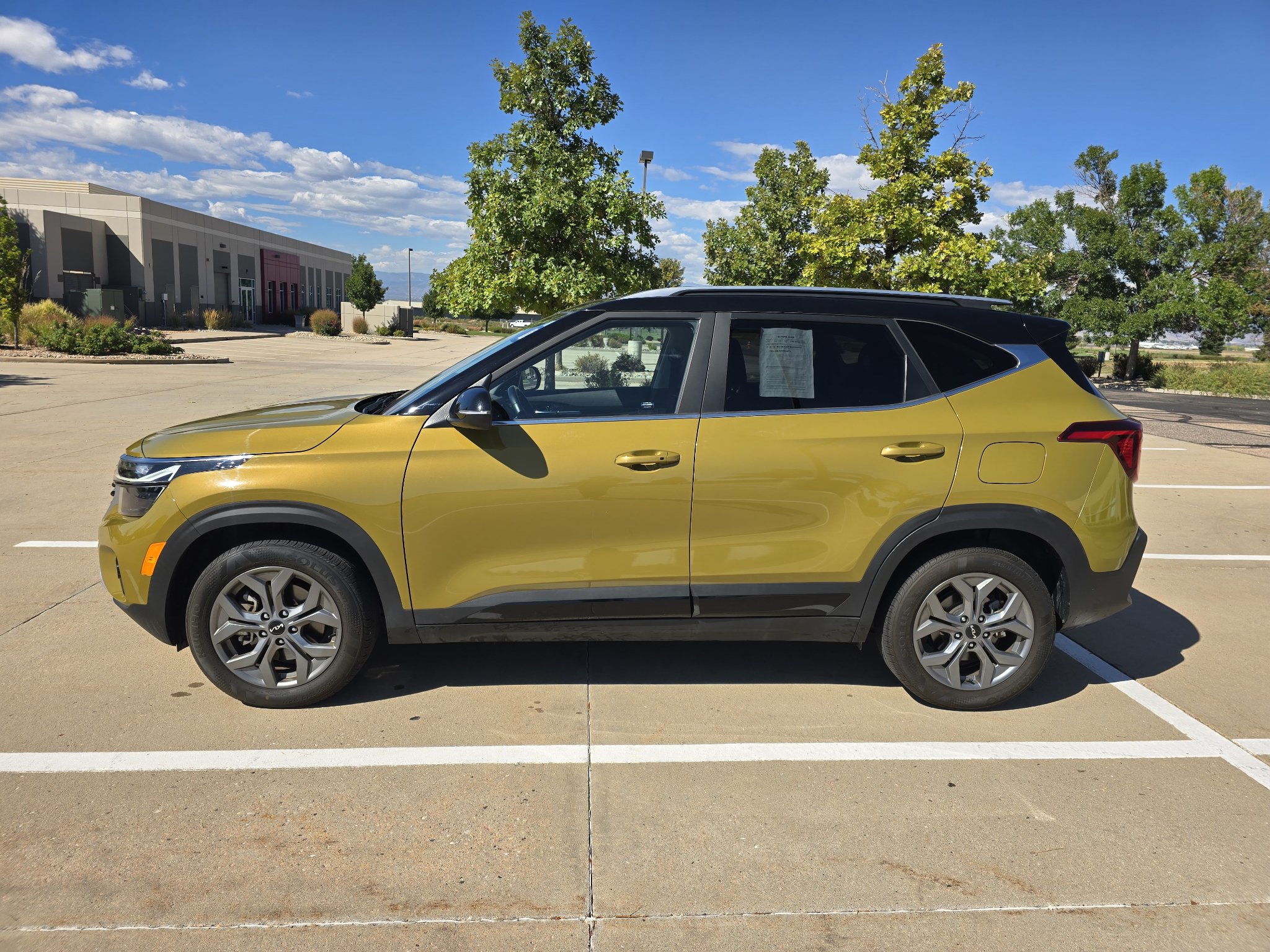 Used 2024 Kia Seltos S AWD/4WD image 2