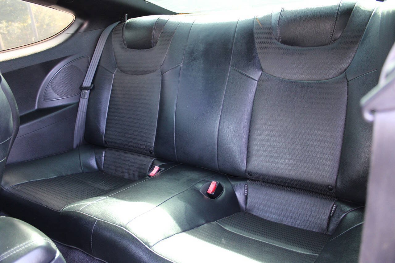 Used 2013 Hyundai Genesis 3.8 RWD image 16