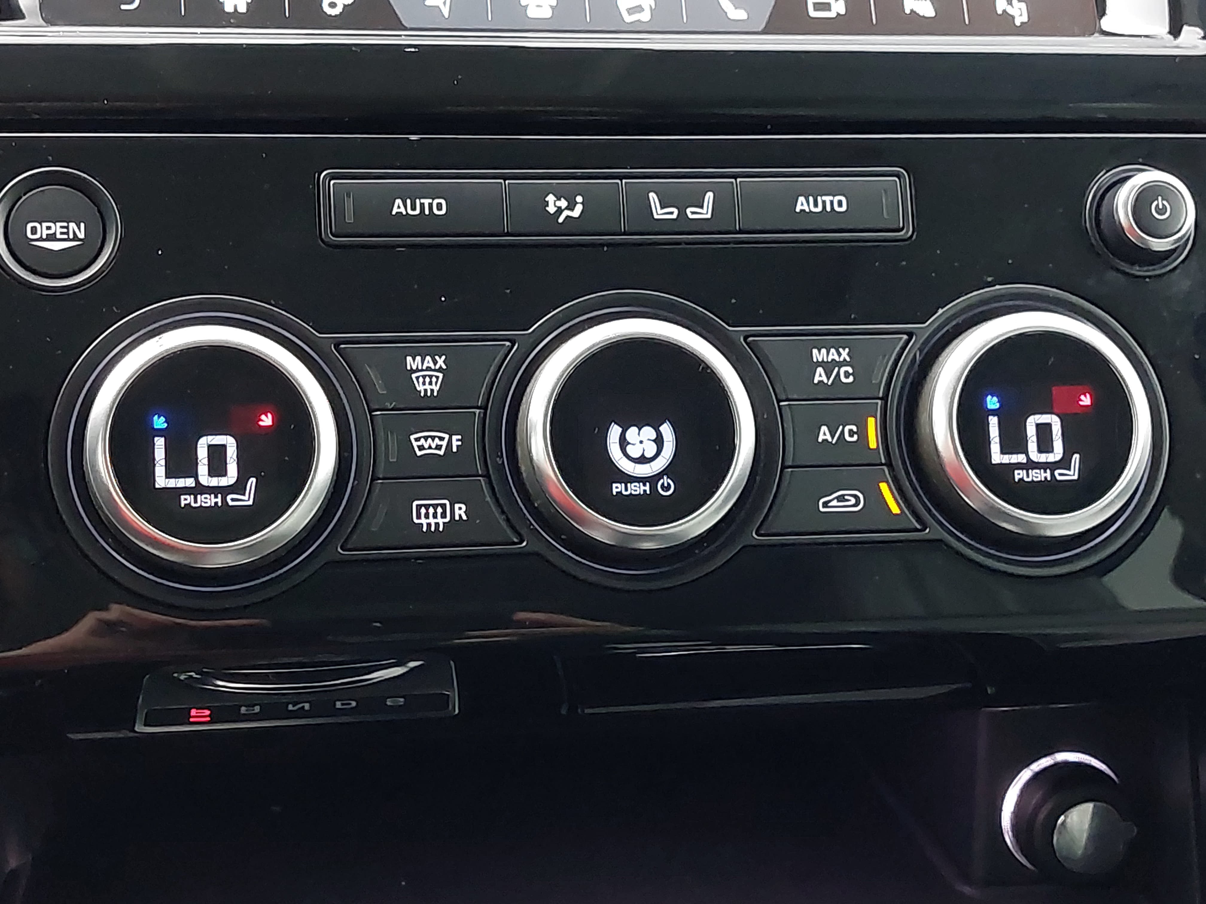 Used 2019 Land Rover Discovery HSE Luxury AWD/4WD image 25