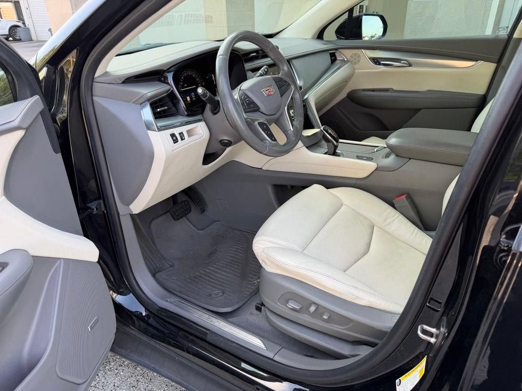 Used 2018 Cadillac XT5 Luxury w/ Driver Awareness Package FWD image 13