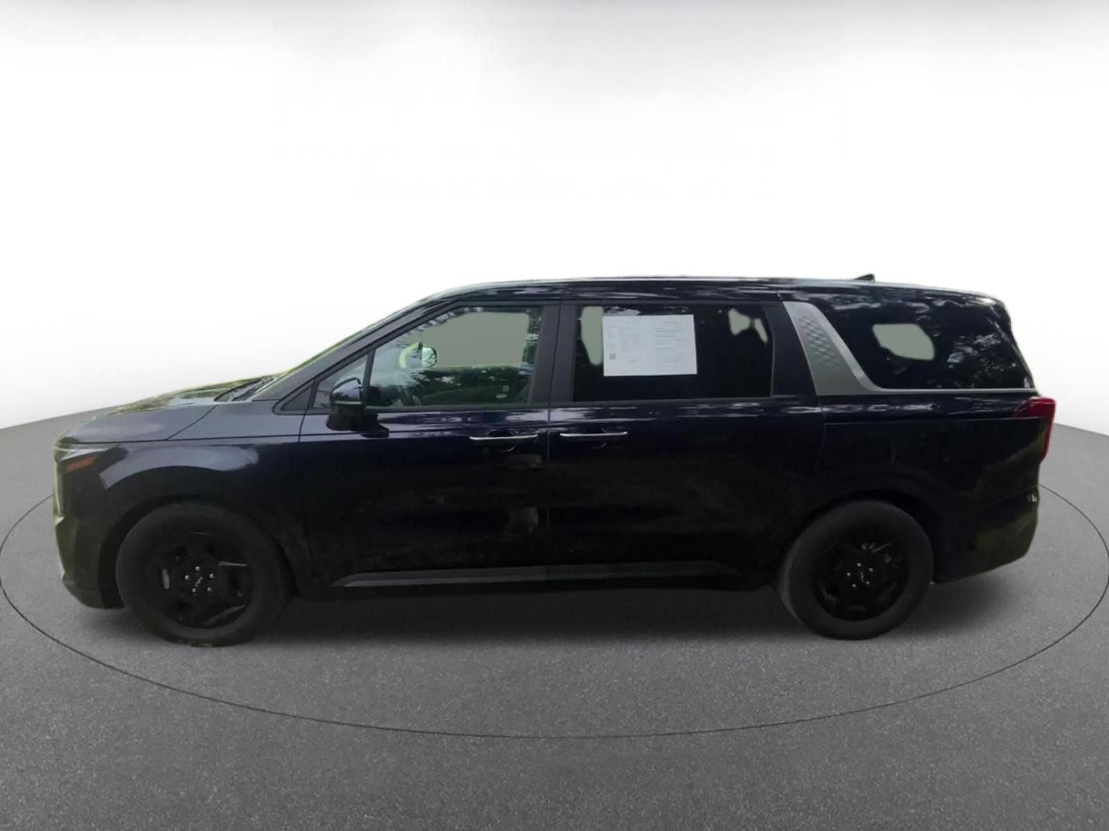 Used 2026 Kia Carnival FWD image 8