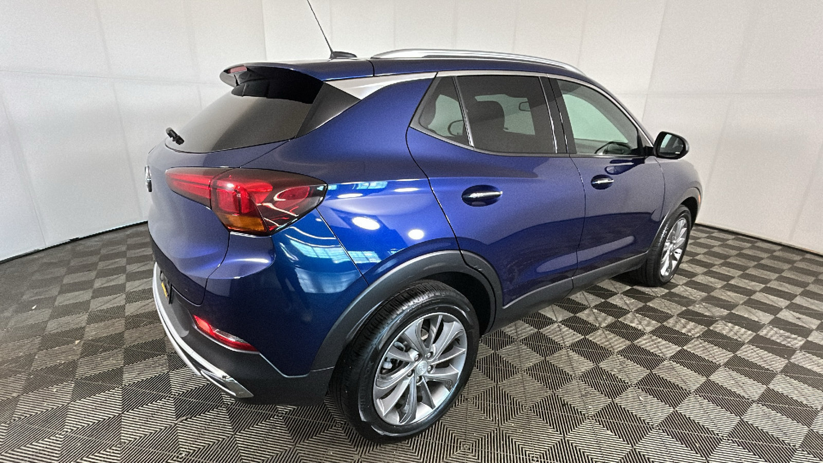 Used 2023 Buick Encore GX Essence w/ Experience Buick Package FWD image 3
