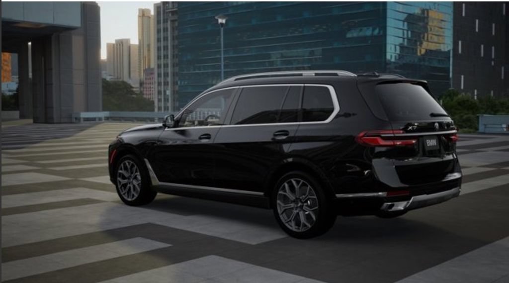 Used 2026 BMW X7 xDrive40i AWD/4WD image 2