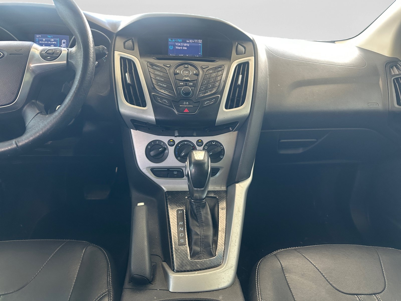 Used 2014 Ford Focus SE w/ Equipment Group 201A FWD image 12