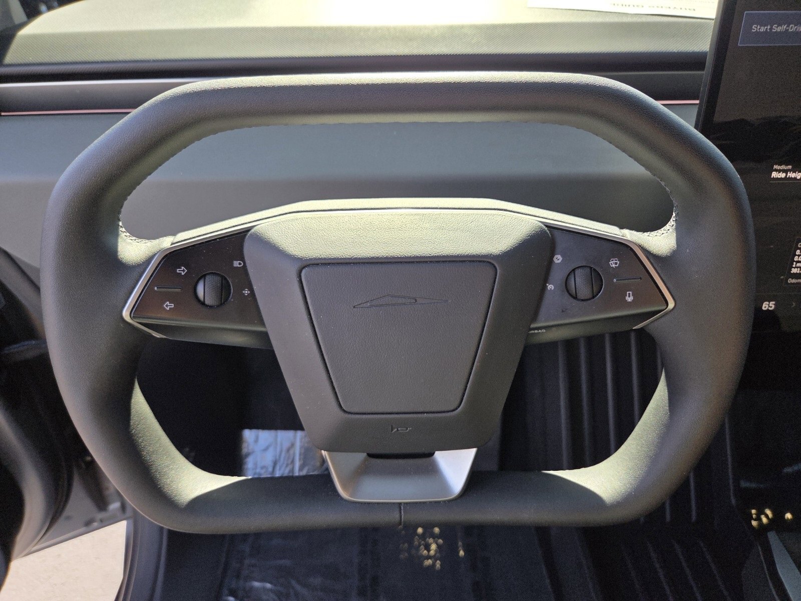 Used 2025 Tesla Cybertruck AWD Crew Cab image 18