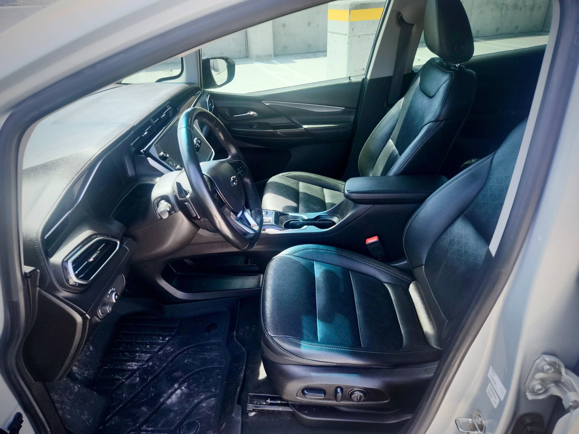 Used 2023 Chevrolet Bolt LT w/ Infotainment Package FWD image 19