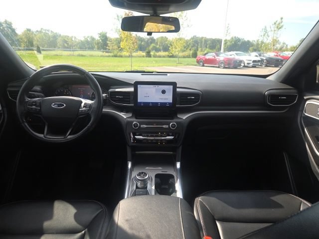 Used 2020 Ford Explorer XLT w/ Equipment Group 202A AWD/4WD image 21