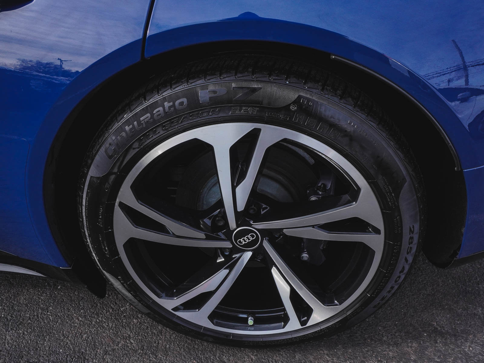 Used 2022 Audi e-tron GT Premium Plus w/ Performance Package image 8