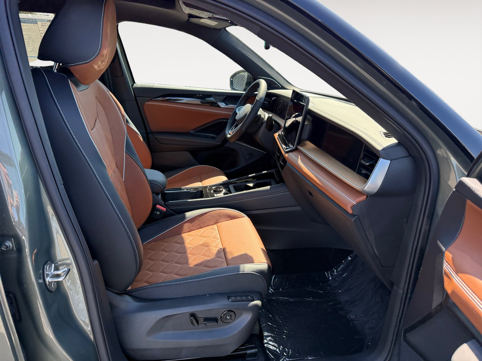 New 2026 Volkswagen Tiguan SEL R-Line AWD/4WD image 19