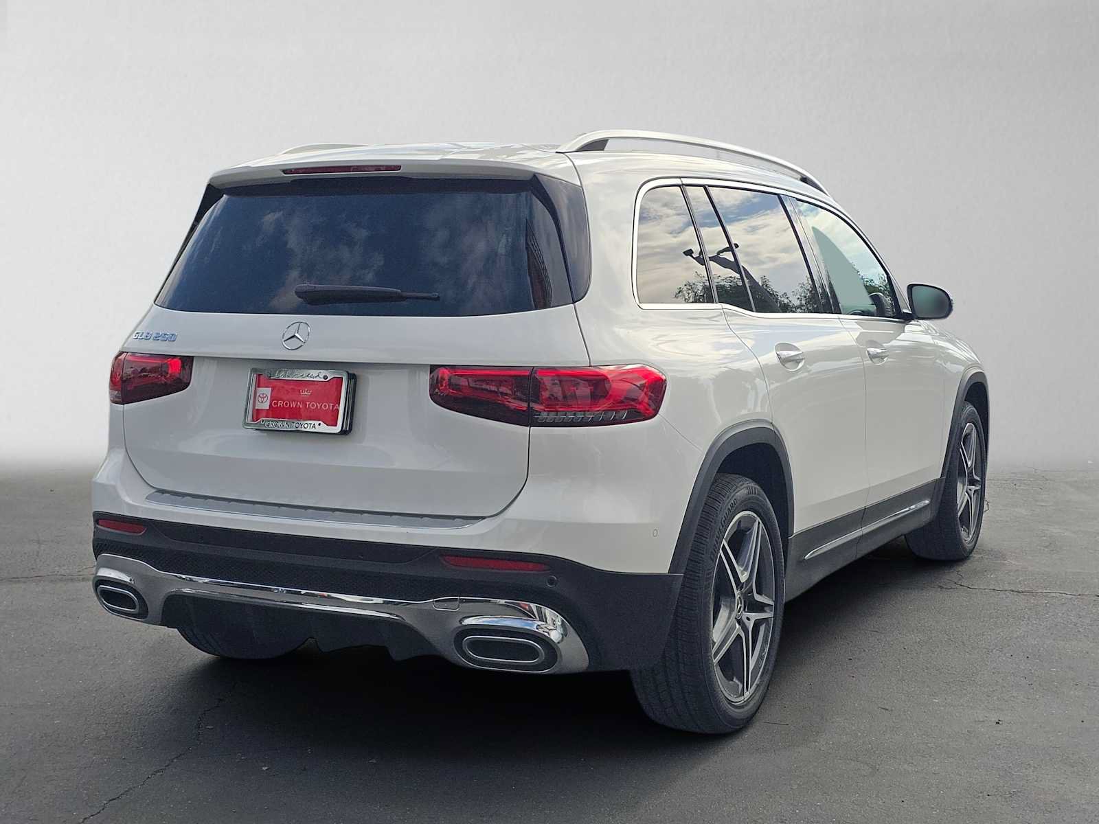 Used 2021 Mercedes-Benz GLB 250 image 3