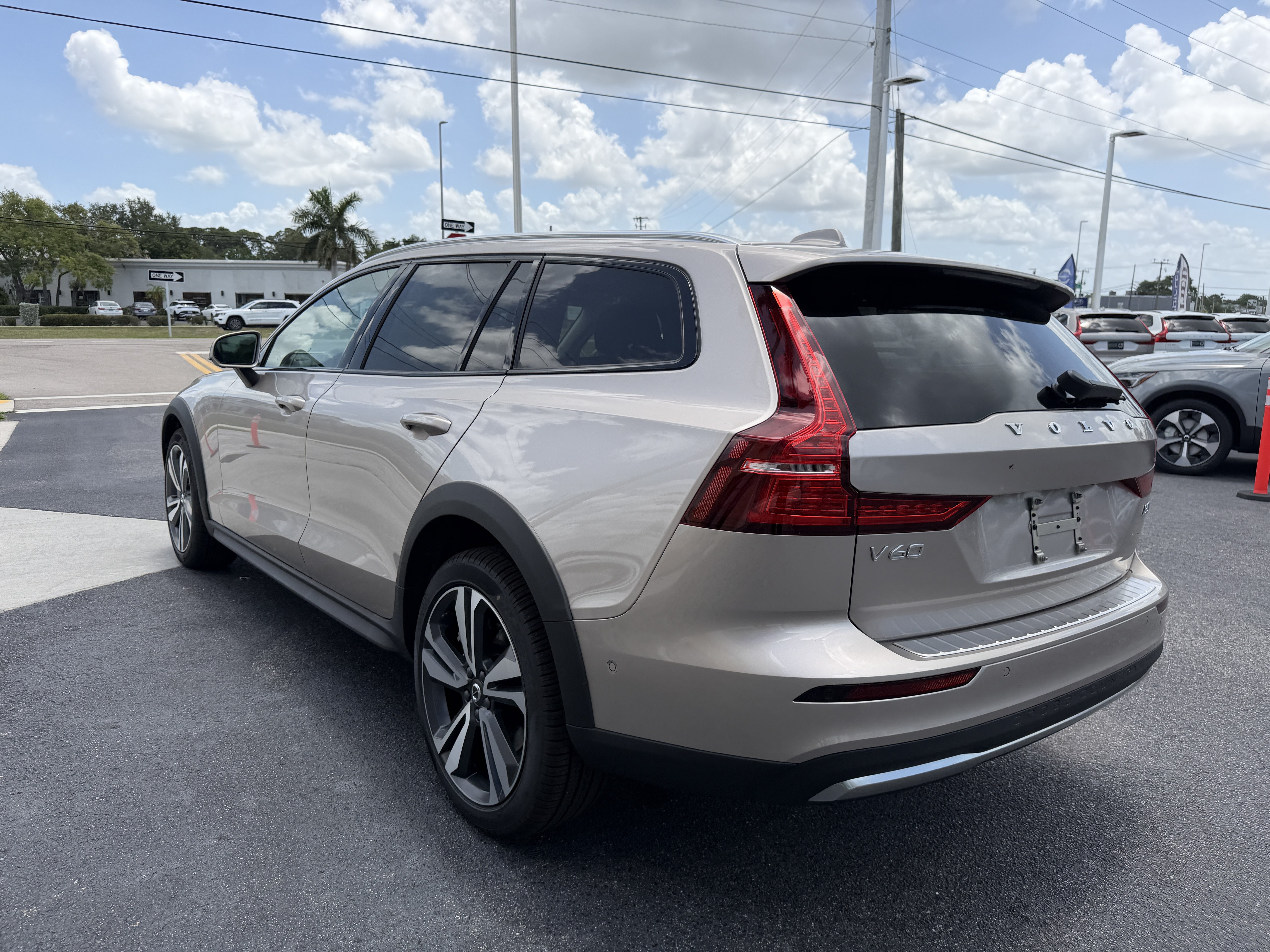 New 2026 Volvo V60 B5 Cross Country Plus w/ Protection Package Premier AWD/4WD image 4