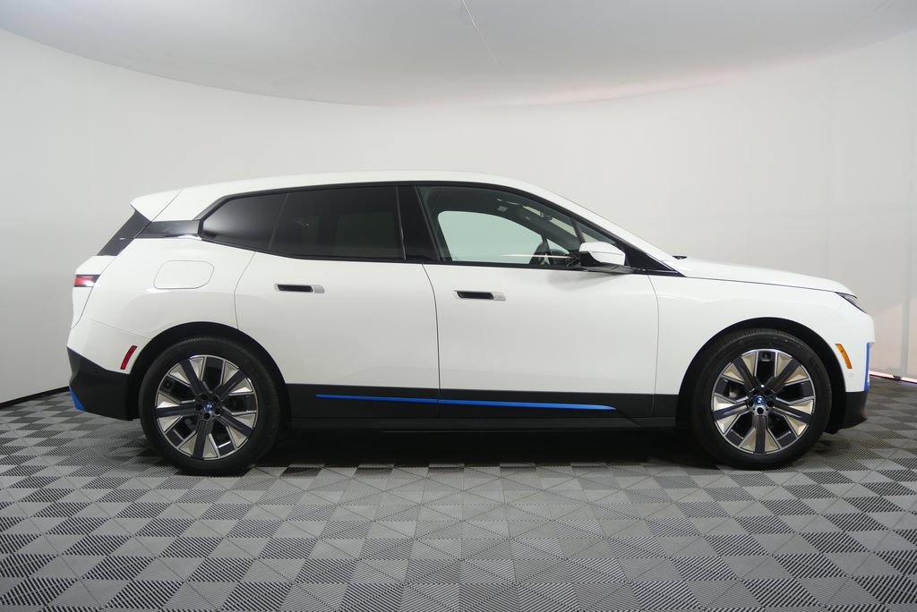 Certified 2023 BMW iX xDrive50 w/ Premium Package AWD/4WD image 2