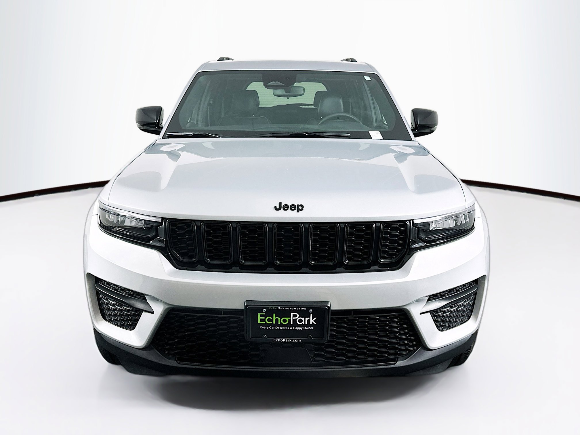 Used 2023 Jeep Grand Cherokee Altitude AWD/4WD image 2