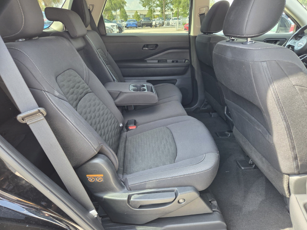 Certified 2025 Nissan Pathfinder SV FWD image 10