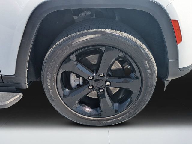 Used 2023 Jeep Grand Cherokee L Laredo image 9