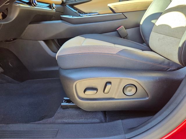 Used 2025 Chevrolet Equinox ACTIV w/ Safety and Technology Package image 29