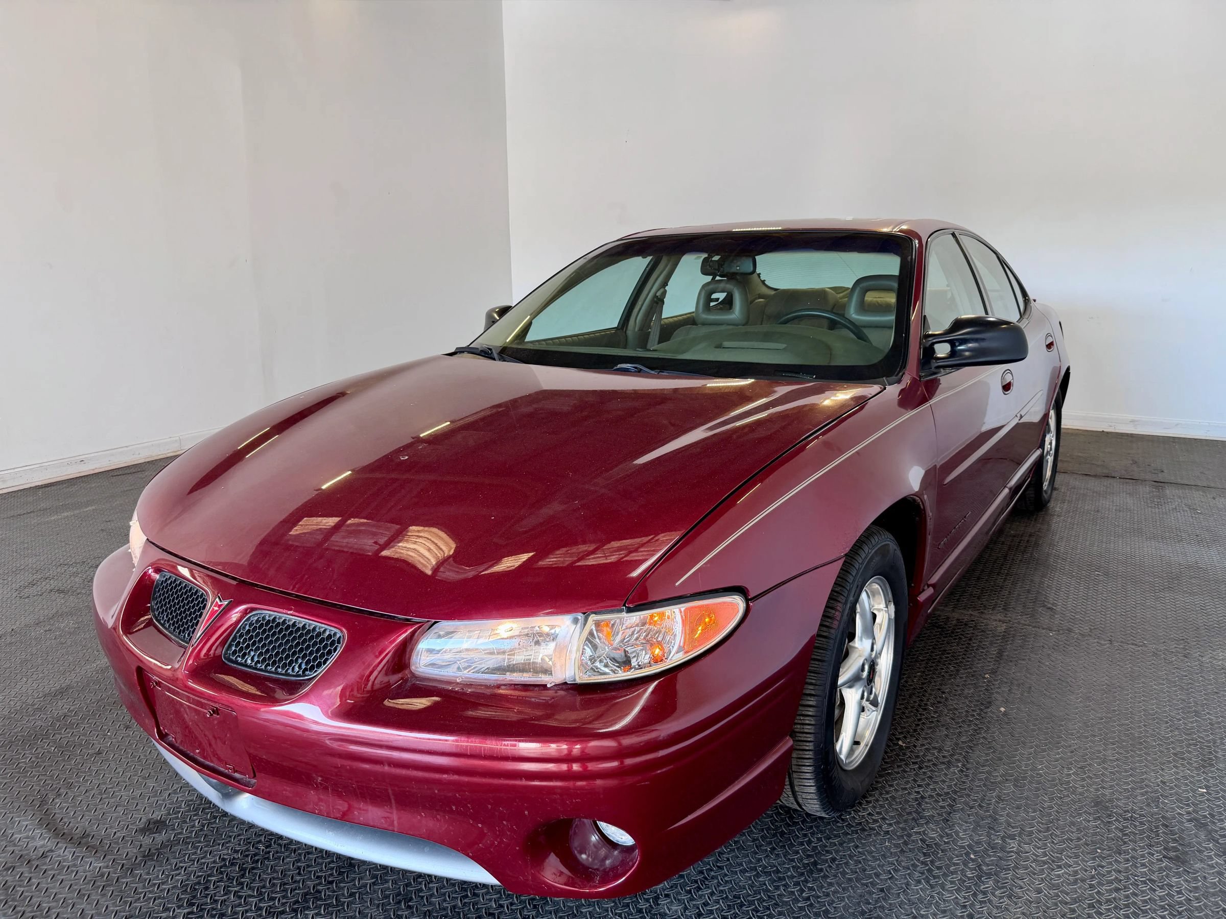 Used 2000 Pontiac Grand Prix GT w/ Opt Pkg FWD image 2