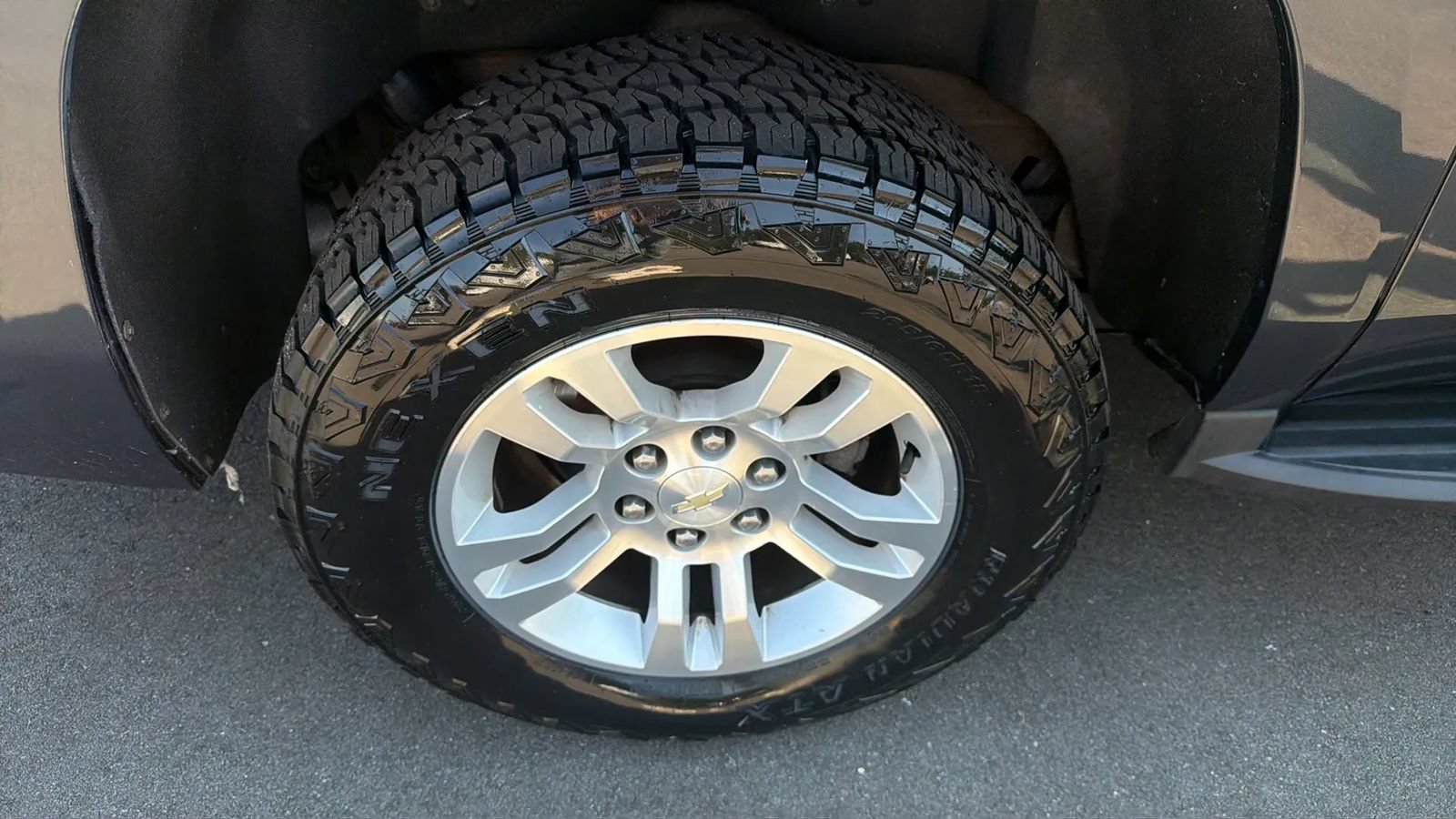 Used 2019 Chevrolet Suburban LT AWD/4WD image 23