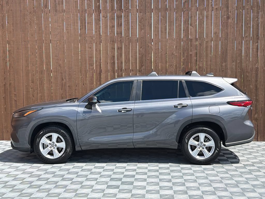 Used 2023 Toyota Highlander L FWD image 15
