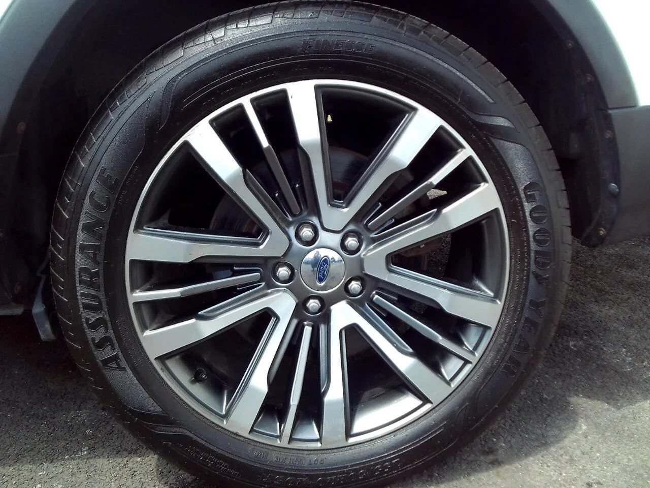 Used 2016 Ford Explorer Platinum AWD/4WD image 9